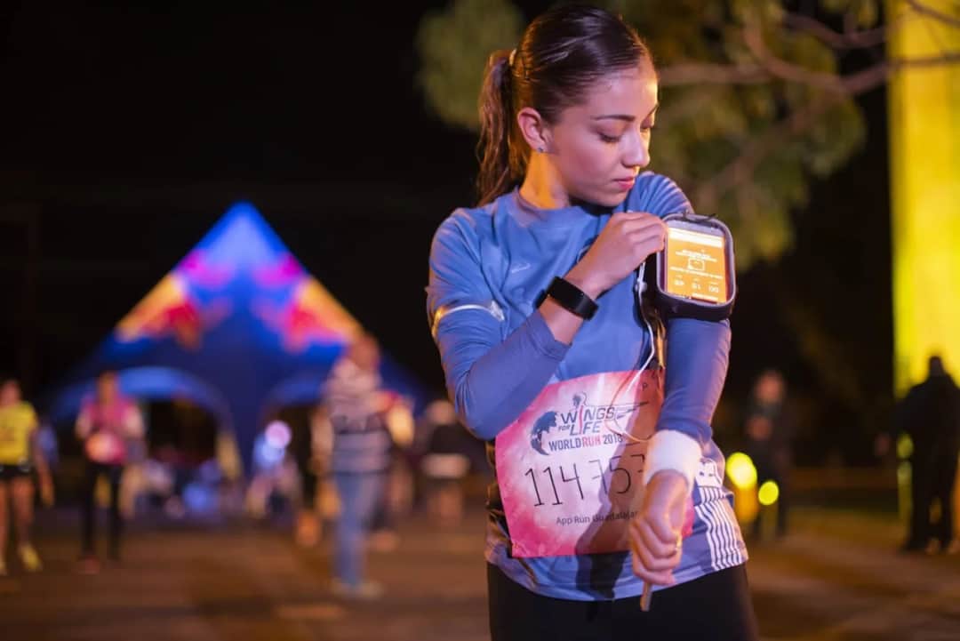 Jak bezpiecznie przechować telefon podczas biegania, by uniknąć problemów Jak bezpiecznie przechować telefon podczas biegania, by uniknąć problemów