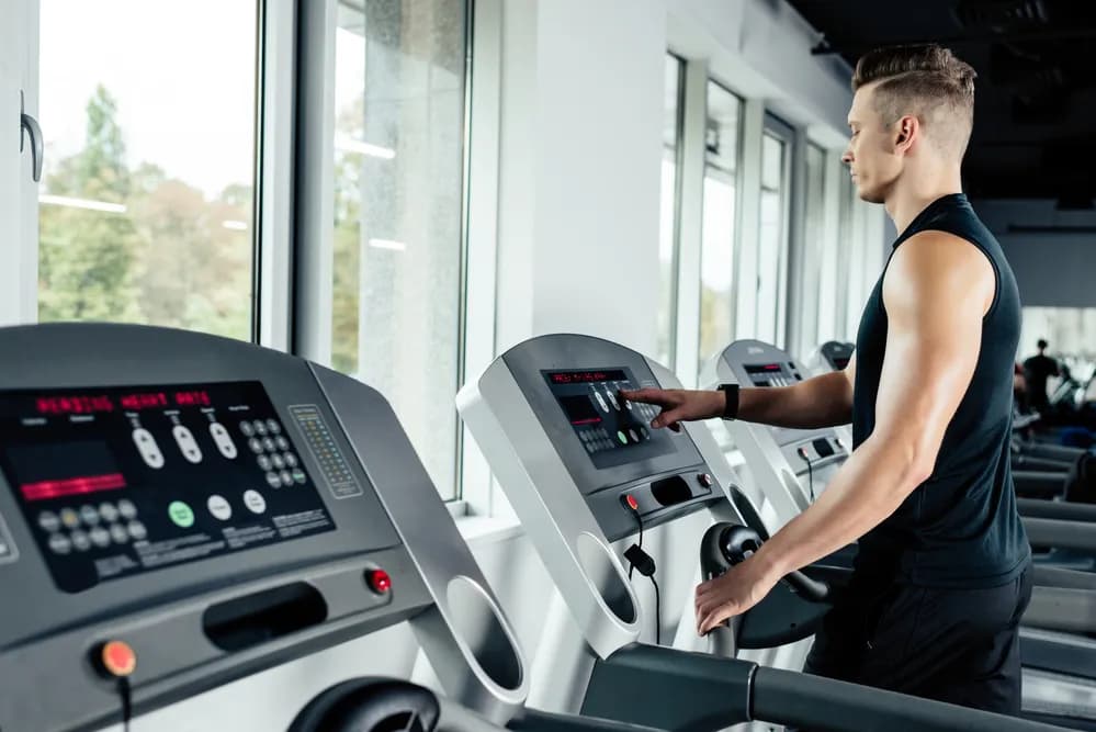 Czy robić cardio po treningu siłowym? Odkryj korzyści i pułapki